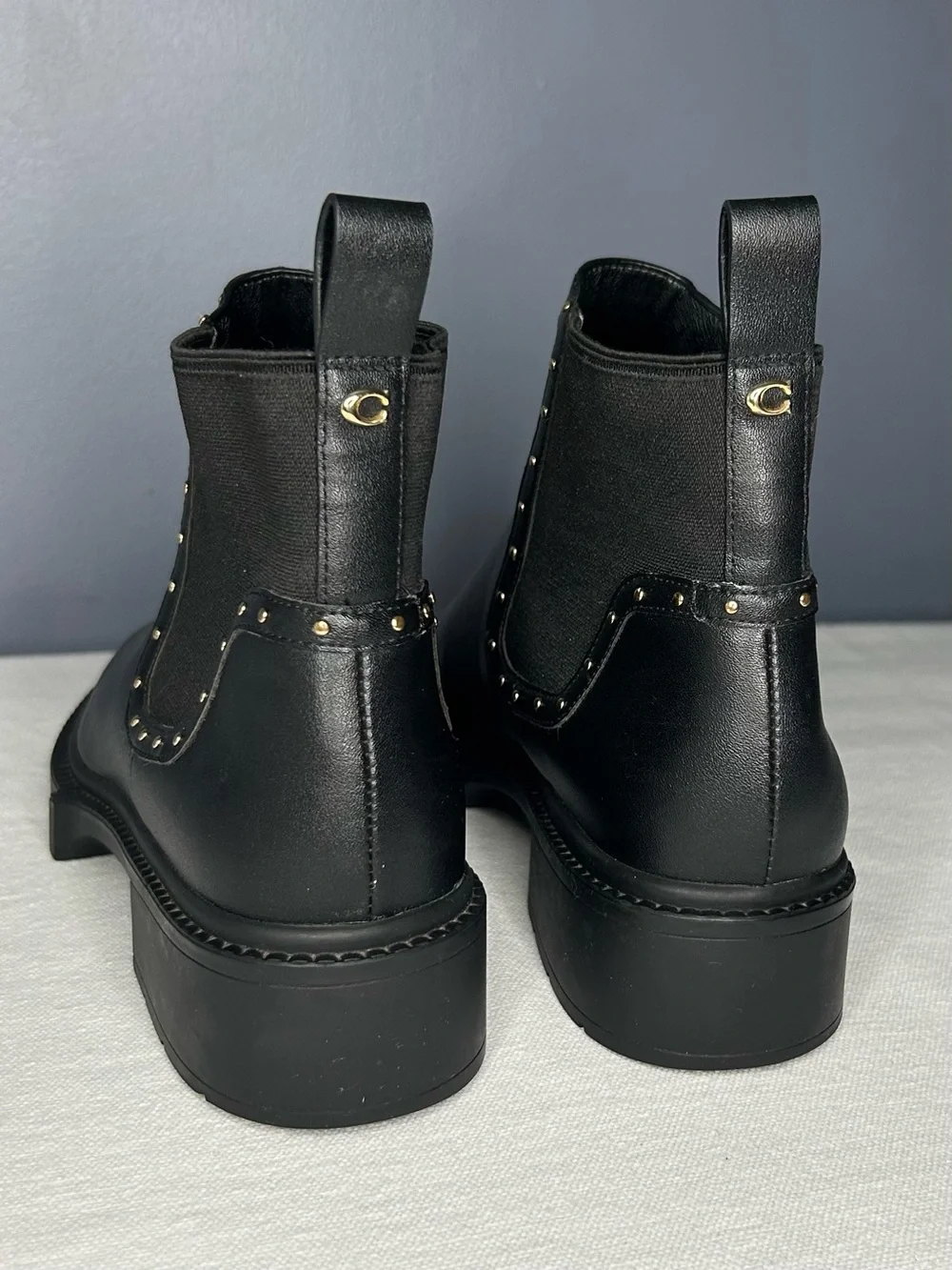 Coach Boots Womens 8 Black Leather Chelsea Studded Ankle Bootie Lory 38.5 Pull
